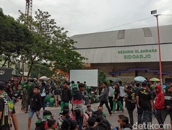 3 Layar Disediakan Panpel, 1 yang Bisa Dinikmati Bonek di Luar Stadion