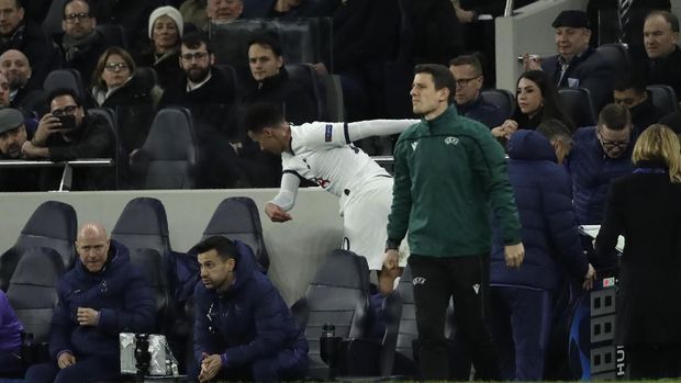 Diganti Mourinho, Alli Lempar Botol dan Banting Sepatu
