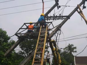 5 Jaringan Listrik di Bandung Barat Rusak Akibat Cuaca Ekstrem