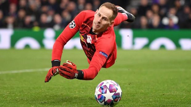 LONDON, ENGLAND - FEBRUARY 19: Peter Gulacsi of RB Leipzig makes a save during the UEFA Champions League round of 16 first leg match between Tottenham Hotspur and RB Leipzig at Tottenham Hotspur Stadium on February 19, 2020 in London, United Kingdom. (Photo by Laurence Griffiths/Getty Images)
