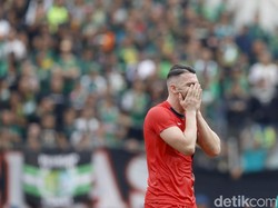 Terus ditekan, Persija justru mampu mencuri gol penyama kedudukan di menit ke-44. Marko Simic mencatatkan namanya di papan skor lewat sundulan memanfaatkan sepak pojok dari Riko.