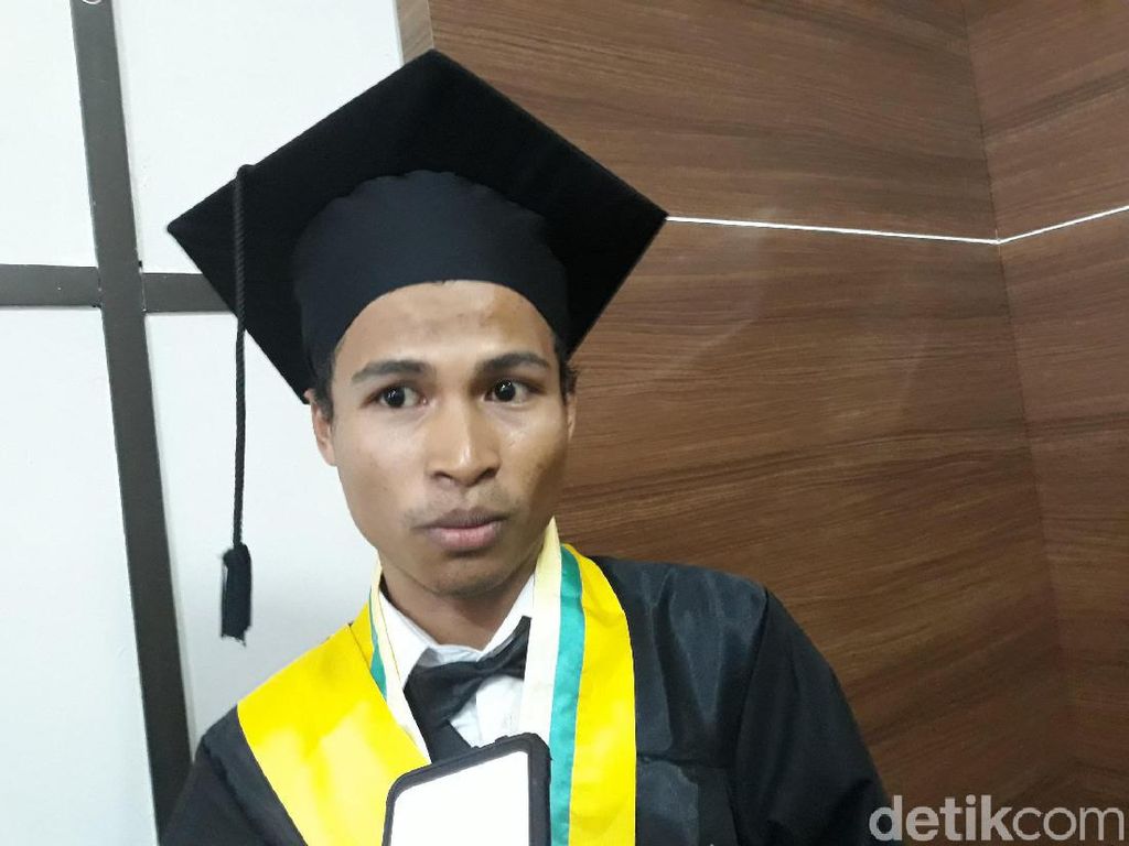 Kisah Anak Petani Sumbawa: Langganan Juara Sains dan Kini Jadi Sarjana Kisah Anak Petani Sumbawa: Langganan Juara Sains dan Kini Jadi Sarjana