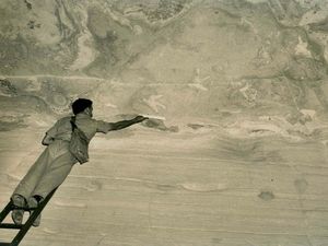 Misteri Jejak Kaki Dinosaurus di Langit-langit Gua Terungkap