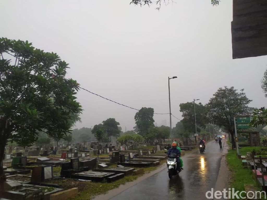 Kelakuan Pemotor Terabas Kuburan Hindari Kemacetan Kelakuan Pemotor Terabas Kuburan Hindari Kemacetan