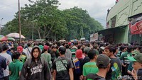 Hingga pukul 17.00 WIB, laga Persebaya vs Persija sendiri saat ini masih berjalan dan memasuki babak ke-2. Skor sementara 3-1 untuk kemenangan Persebaya.