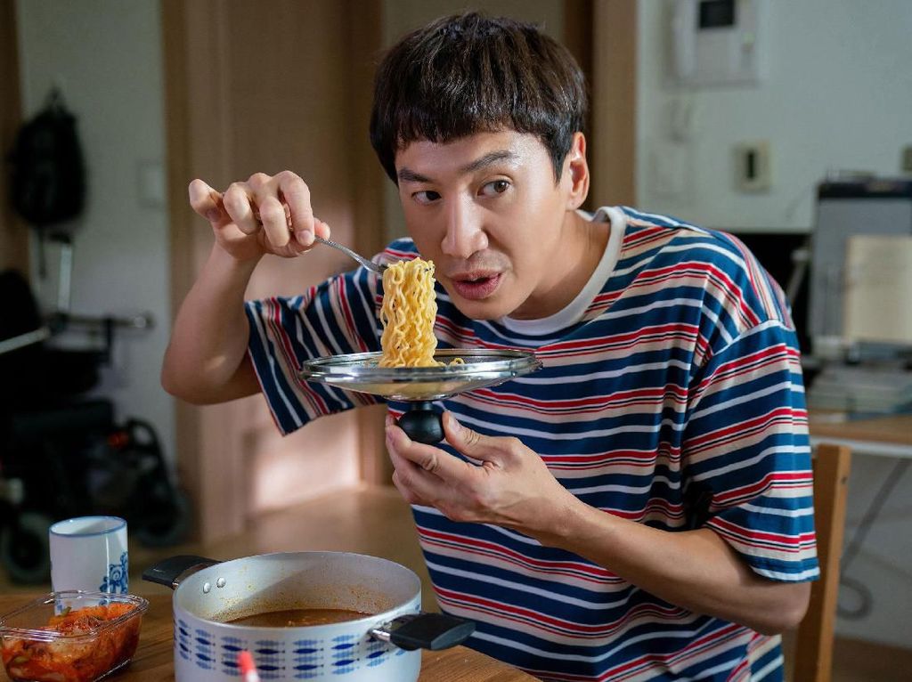 Lee Kwang Soo Rehat karena Kecelakaan, Begini Potret Seru Kulinernya