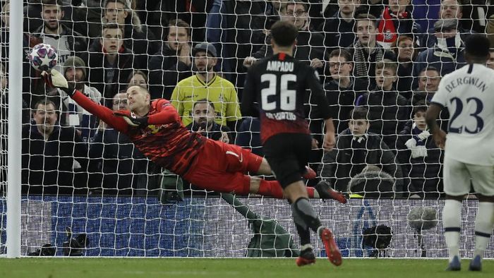 Tottenham vs Leipzig Leipzigs goalkeeper Peter Gulacsi, left, dives to save on a free kick by Tottenhams Erik Lamela during a first leg, round of 16, Champions League soccer match between Tottenham Hotspur and Leipzig at the Tottenham Hotspur Stadium in London, England, Wednesday Feb. 19, 2020. (AP Photo/Matt Dunham)