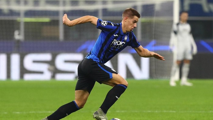 MILAN, ITALY - NOVEMBER 26:  Mario Pasalic of Atalanta BC in action during the UEFA Champions League group C match between Atalanta and Dinamo Zagreb at Stadio Giuseppe Meazza on November 26, 2019 in Milan,  (Photo by Marco Luzzani/Getty Images)