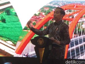Jokowi Sebut Ibu Kota Baru Tak Banjir dan Macet, Hadirin Tertawa