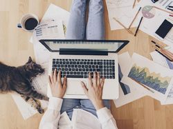 Mau Kerja di Bidang Industri Media & Periklanan Digital? Segini Gajinya