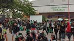 Tak Kebagian Tiket, Bonek Nonton Persebaya Vs Persija Lewat Layar Lebar