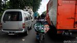 Ragam Aksi Bonek Demi Bajul Ijo