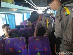 Antisipasi Kisruh, Polisi Kota Probolinggo Periksa Penumpang Bus