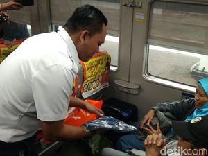 Tanggal Cantik 20-2-2020, Daop 3 Cirebon Bagi-bagi Hadiah ke Penumpang KA
