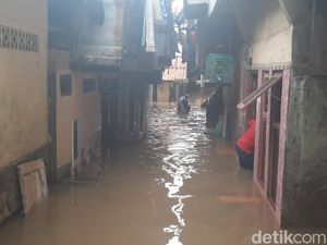Dear Pak Anies, Warga Bantaran Sungai Ciliwung Mau Direlokasi Dear Pak Anies, Warga Bantaran Sungai Ciliwung Mau Direlokasi