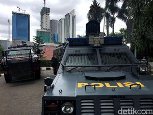 Rantis dan Baracuda Siap Kawal Pemain Persija Jakarta Rantis dan Baracuda Siap Kawal Pemain Persija Jakarta