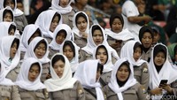 Para Polwan ini dikerahkan untuk mendinginkan suasana final Final Piala Gubernur Jatim.