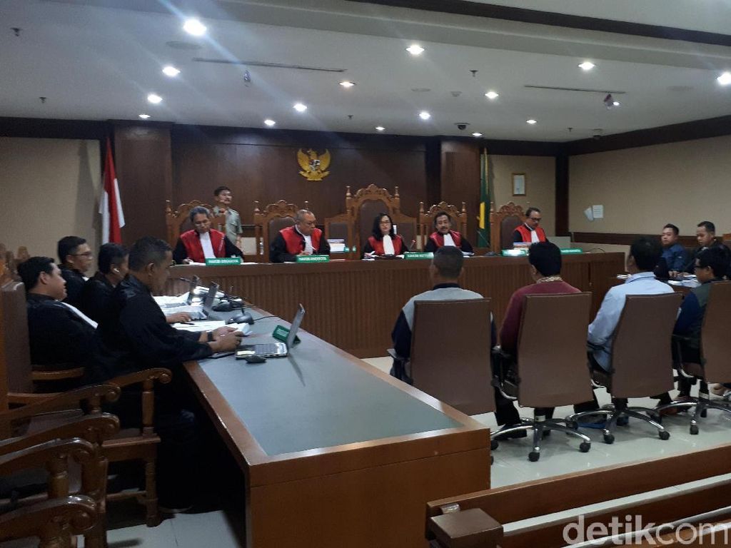 Jaksa Telusuri Pembelian Toyota Vellfire di Sidang Wawan