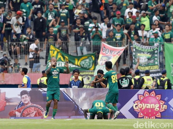Persebaya Surabaya memastikan meraih gelar Piala Gubernur Jatim 2020. Di partai final, mereka mengalahkan Persija Jakarta yang bermain dengan 10 pemain 4-1.