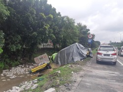 Sempat Bikin Macet 4 KM, Truk Terperosok di Tol Tomang Sudah Dievakuasi