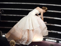 Jennifer Lawrence Labrak Pembawa Berita Gegara Hal Ini