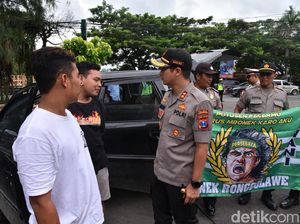 Polisi Ajak Rombongan Asal Tuban Nobar di Lamongan