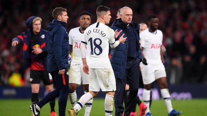 Tottenham LONDON, ENGLAND - FEBRUARY 19: Jose Mourinho, Manager of Tottenham Hotspur and Giovani Lo Celso of Tottenham Hotspur after the UEFA Champions League round of 16 first leg match between Tottenham Hotspur and RB Leipzig at Tottenham Hotspur Stadium on February 19, 2020 in London, United Kingdom. (Photo by Laurence Griffiths/Getty Images)