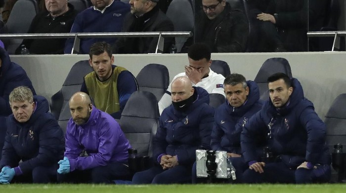 Tottenhams Dele Alli, center right, reacts as he is being substituted by Tottenhams Erik Lamela during a first leg, round of 16, Champions League soccer match between Tottenham Hotspur and Leipzig at the Tottenham Hotspur Stadium in London, England, Wednesday Feb. 19, 2020. (AP Photo/Matt Dunham)