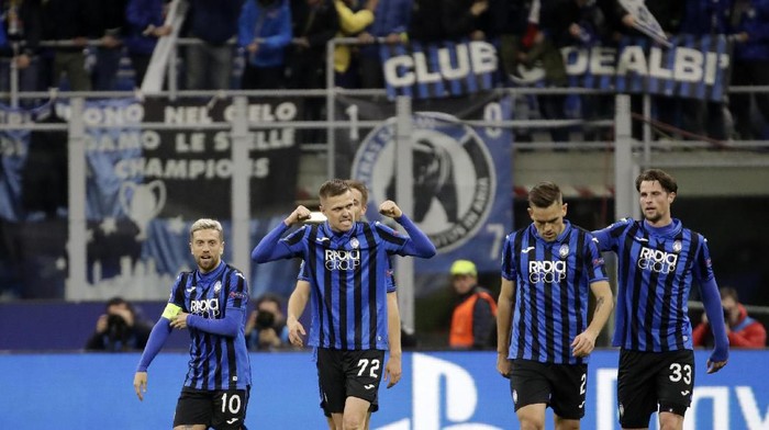 Atalantas Josip Ilicic, second left, celebrates with teammates after scoring his sides second goal during the Champions League round of 16, first leg, soccer match between Atalanta and Valencia at the San Siro stadium in Milan, Italy, Wednesday, Feb. 19, 2020. (AP Photo/Luca Bruno)