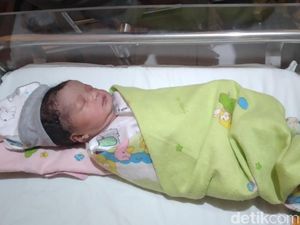 Gemas! Bayi Perempuan Ini Lahir di Tanggal Cantik 20-02-2020 Gemas! Bayi Perempuan Ini Lahir di Tanggal Cantik 20-02-2020