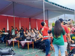 Nobar Bareng Polisi, Laros Persewangi Banyuwangi Ikut Senang Persebaya Juara