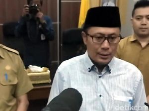 Heboh Pria Injak Al-Quran, Walkot Sukabumi Minta Warga Redam Emosi Heboh Pria Injak Al-Quran, Walkot Sukabumi Minta Warga Redam Emosi