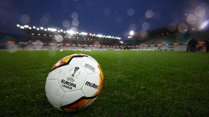 BRUGGE, BELGIUM - FEBRUARY 20: A detailed view of the match ball inside the stadium prior to the UEFA Europa League round of 32 first leg match between Club Brugge and Manchester United at Jan Breydel Stadium on February 20, 2020 in Brugge, Belgium. (Photo by Dean Mouhtaropoulos/Getty Images)