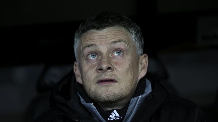 ole gunnar solskjaer manchester united club brugge vs manchester united liga europa Manchester Uniteds manager Ole Gunnar Solskjaer sits on the bench prior an Europa League round of 32 first leg soccer match between Brugge and Manchester United at the Jan Breydel stadium in Bruges, Belgium, Thursday, Feb. 20, 2020. (AP Photo/Francisco Seco)