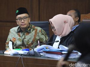 Eks Sesmenpora Akui Serahkan Uang Rp 300 Juta ke Big Boss Imam Nahrawi Eks Sesmenpora Akui Serahkan Uang Rp 300 Juta ke Big Boss Imam Nahrawi