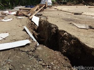 Tanah Gerak di Banjarnegara, Warga Diimbau Siaga Longsor Tanah Gerak di Banjarnegara, Warga Diimbau Siaga Longsor