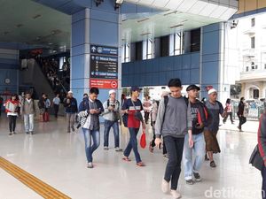 Massa Aksi 212 Mulai Berdatangan Lewat Stasiun Juanda