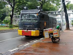 Jelang Aksi 212, Water Cannon-Raisa Disiagakan di Pintu Monas