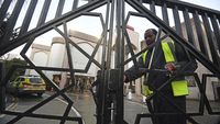 Penikaman di Masjid London, Seorang Muazin Terluka