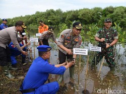 Polresta Banyuwangi Ajak Generasi Muda Sadar Lingkungan dengan Tanam Mangrove