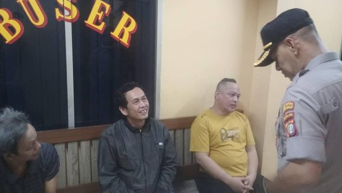 3 Opang yang ‘Getok’ Tarif Rp 250 Ribu di Jakbar Ditahan Polisi 3 Opang yang ‘Getok’ Tarif Rp 250 Ribu di Jakbar Ditahan Polisi