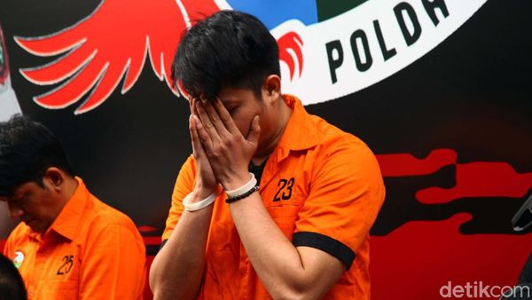 Tersangkut Kasus Narkoba, Artis Aulia Farhan Tertunduk Malu
