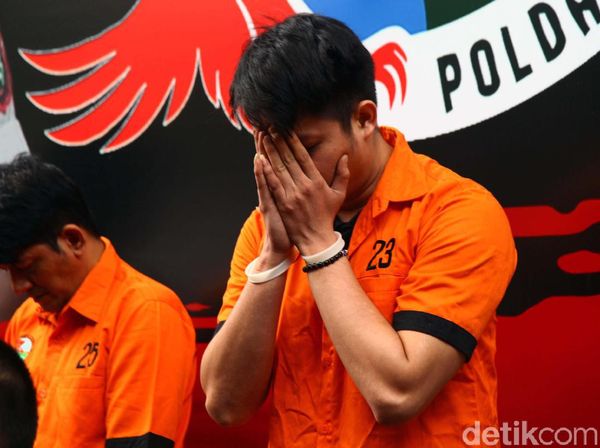 Tersangkut Kasus Narkoba, Artis Aulia Farhan Tertunduk Malu