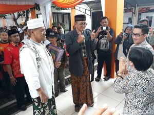 Ikhlas Gagal Nantang Gibran-Purnomo, Abah Ali Batal Lapor Bawaslu Ikhlas Gagal Nantang Gibran-Purnomo, Abah Ali Batal Lapor Bawaslu