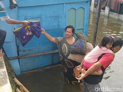 Banjir di Kota Pekalongan Mulai Surut, Warga Sibuk Bersih-bersih
