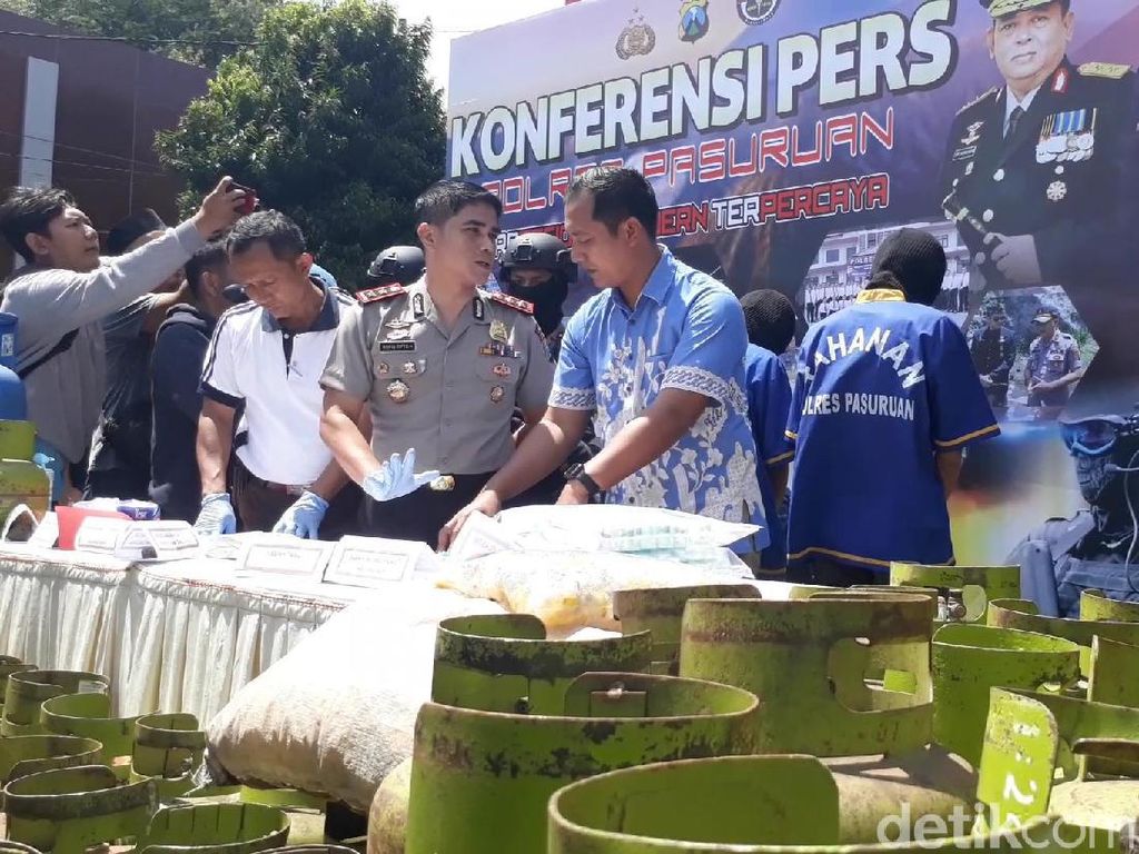 Dua Karib di Pasuruan Nekat Oplos Elpiji, Ini Motifnya Dua Karib di Pasuruan Nekat Oplos Elpiji, Ini Motifnya