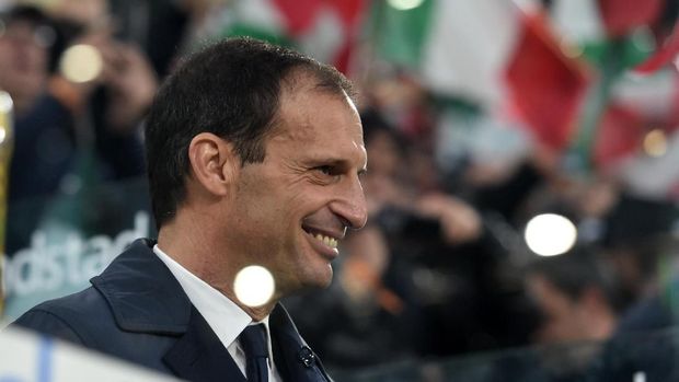 TURIN, ITALY - MAY 19: Head coach Massimiliano Allegri of Juventus looks on during the Serie A match between Juventus and Atalanta BC on May 19, 2019 in Turin, Italy. (Photo by Tullio M. Puglia/Getty Images)