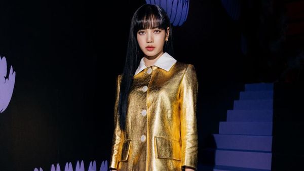 Serba Emas, Penampilan Lisa Blackpink Bersinar di Fashion Show Prada