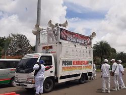 Jelang Aksi 212, Mobil Komando-Ambulance FPI Merapat ke Pintu Monas