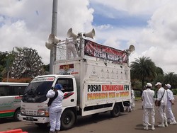 Jelang Aksi 212, Mobil Komando-Ambulance FPI Merapat ke Pintu Monas